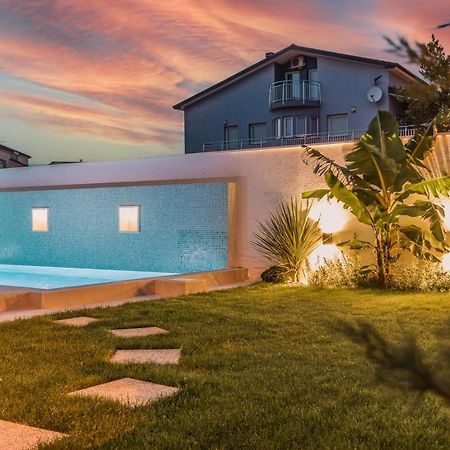 Villa Elena Deluxe Mit Whirlpool Und Beheiztem Pool Am Meer Und Wunderschoenen Blick Auf Die Brijuni Inseln ฟาชานา ภายนอก รูปภาพ