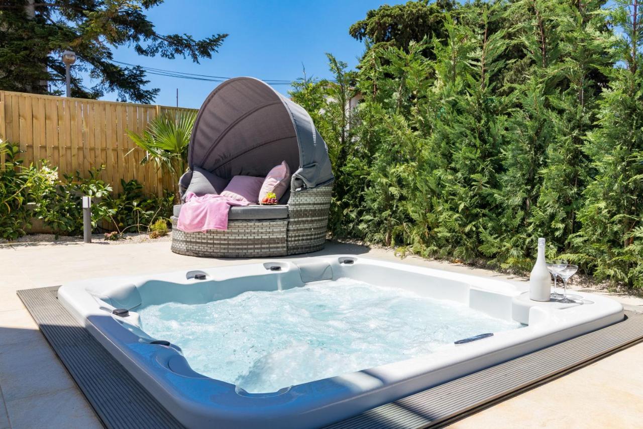 Villa Elena Deluxe Mit Whirlpool Und Beheiztem Pool Am Meer Und Wunderschoenen Blick Auf Die Brijuni Inseln ฟาชานา ภายนอก รูปภาพ