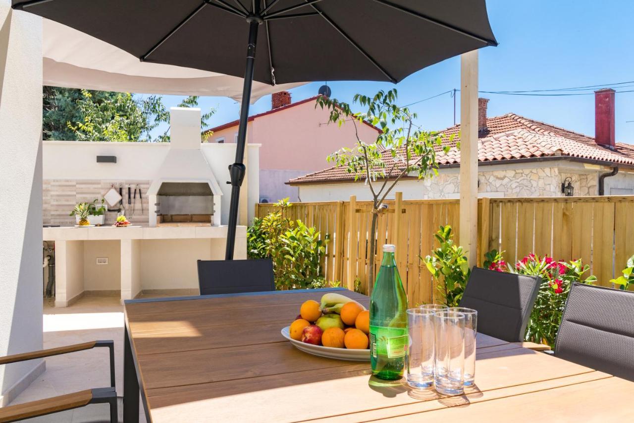Villa Elena Deluxe Mit Whirlpool Und Beheiztem Pool Am Meer Und Wunderschoenen Blick Auf Die Brijuni Inseln ฟาชานา ภายนอก รูปภาพ