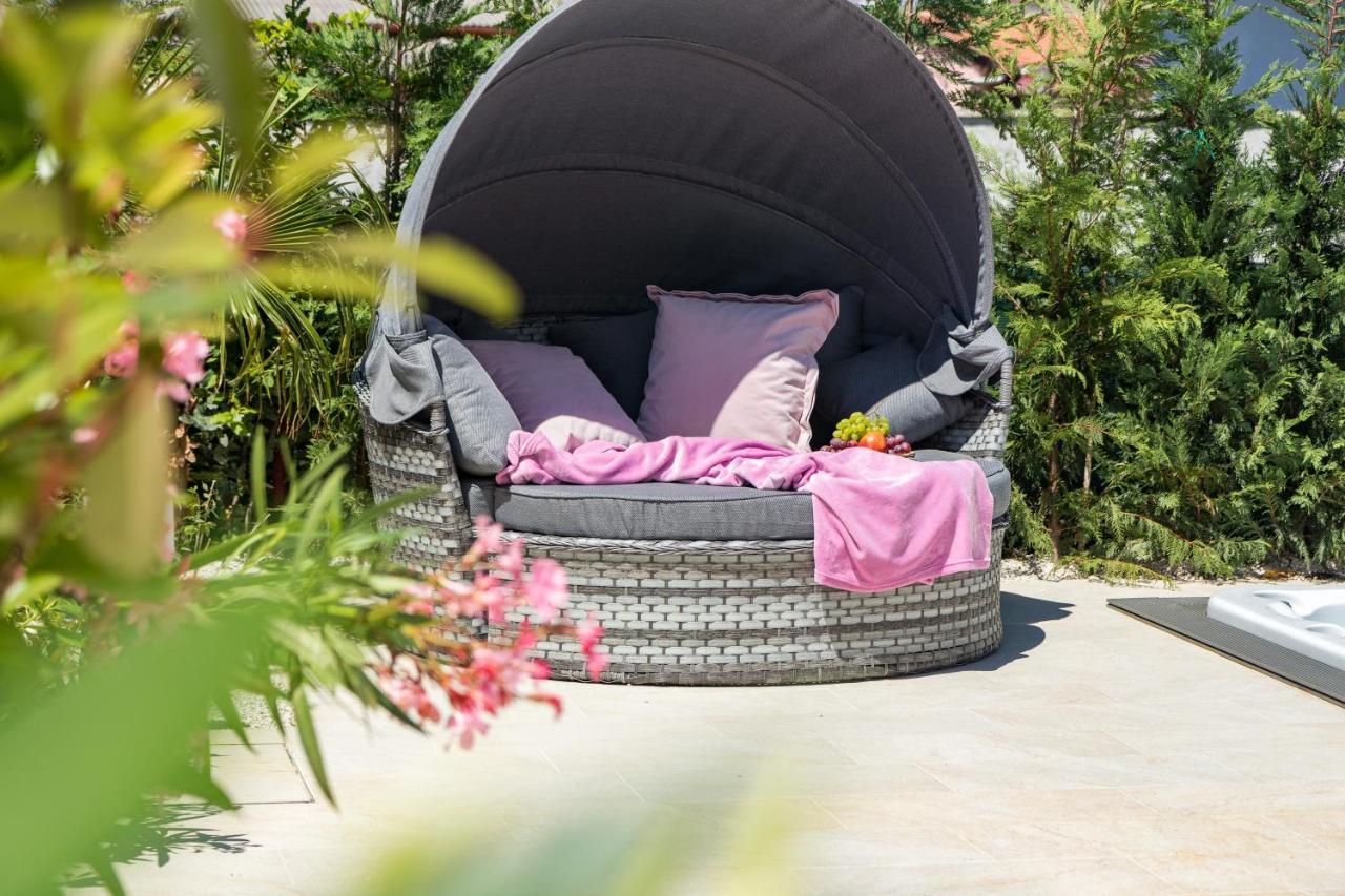 Villa Elena Deluxe Mit Whirlpool Und Beheiztem Pool Am Meer Und Wunderschoenen Blick Auf Die Brijuni Inseln ฟาชานา ภายนอก รูปภาพ