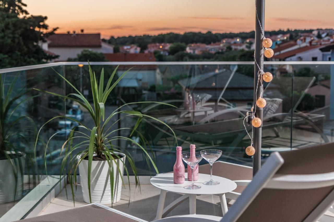 Villa Elena Deluxe Mit Whirlpool Und Beheiztem Pool Am Meer Und Wunderschoenen Blick Auf Die Brijuni Inseln ฟาชานา ภายนอก รูปภาพ