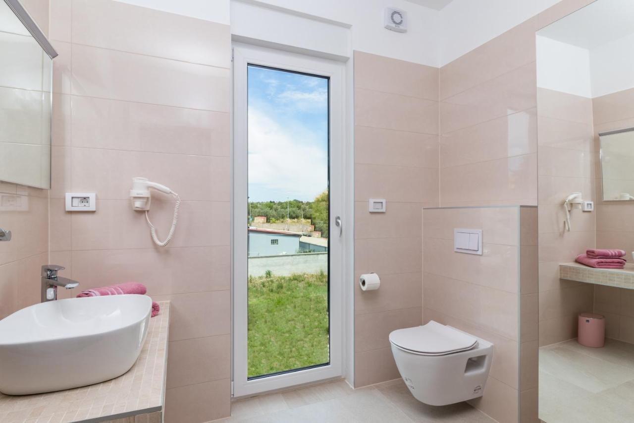 Villa Elena Deluxe Mit Whirlpool Und Beheiztem Pool Am Meer Und Wunderschoenen Blick Auf Die Brijuni Inseln ฟาชานา ภายนอก รูปภาพ