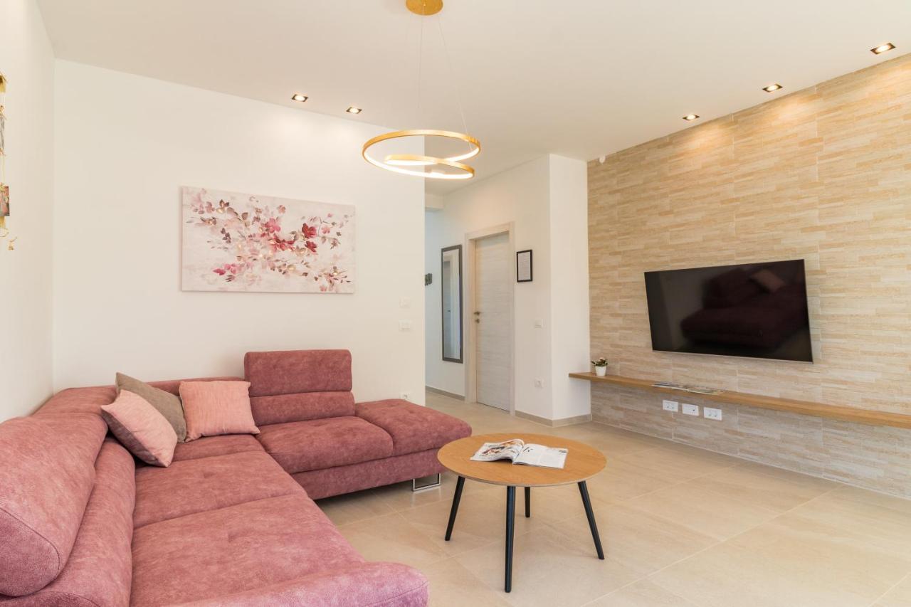 Villa Elena Deluxe Mit Whirlpool Und Beheiztem Pool Am Meer Und Wunderschoenen Blick Auf Die Brijuni Inseln ฟาชานา ภายนอก รูปภาพ