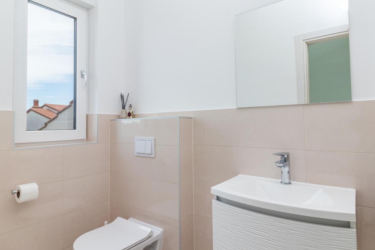 Villa Elena Deluxe Mit Whirlpool Und Beheiztem Pool Am Meer Und Wunderschoenen Blick Auf Die Brijuni Inseln ฟาชานา ภายนอก รูปภาพ