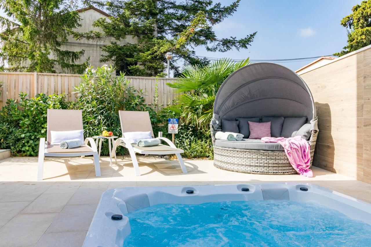 Villa Elena Deluxe Mit Whirlpool Und Beheiztem Pool Am Meer Und Wunderschoenen Blick Auf Die Brijuni Inseln ฟาชานา ภายนอก รูปภาพ