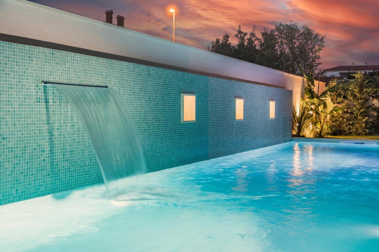Villa Elena Deluxe Mit Whirlpool Und Beheiztem Pool Am Meer Und Wunderschoenen Blick Auf Die Brijuni Inseln ฟาชานา ภายนอก รูปภาพ