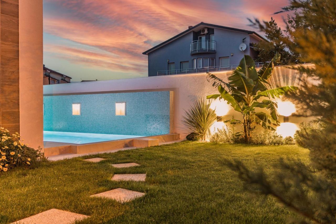 Villa Elena Deluxe Mit Whirlpool Und Beheiztem Pool Am Meer Und Wunderschoenen Blick Auf Die Brijuni Inseln ฟาชานา ภายนอก รูปภาพ